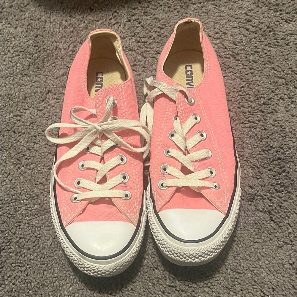 Converse pink low tops